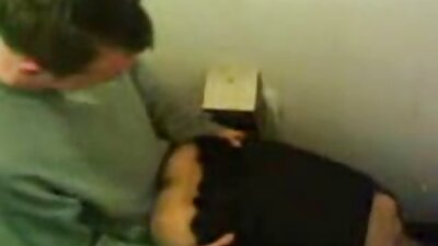 En skægget mand smed sin søn ud af huset og kneppede sin smukke kæreste med kræft.