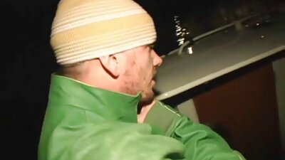Dybt blowjob fra mor brunette.